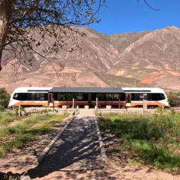 搭乘太阳能火车，穿越阿根廷一万年的原住民历史